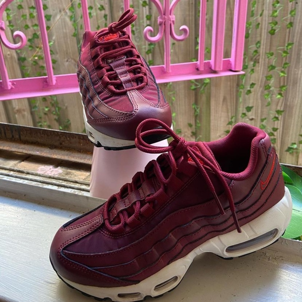 Nike Air Max 95’s in Maroon